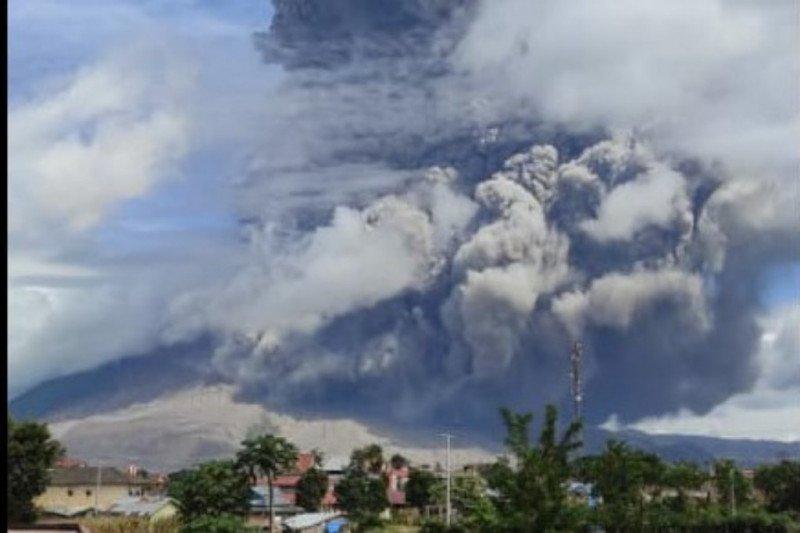 Abu Vulkanik Erupsi Sinabung sampai ke Aceh