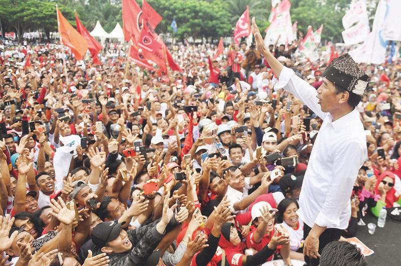 Elektabilitas Jokowi-Ma'ruf Tak Kurang dari 53,6 Persen