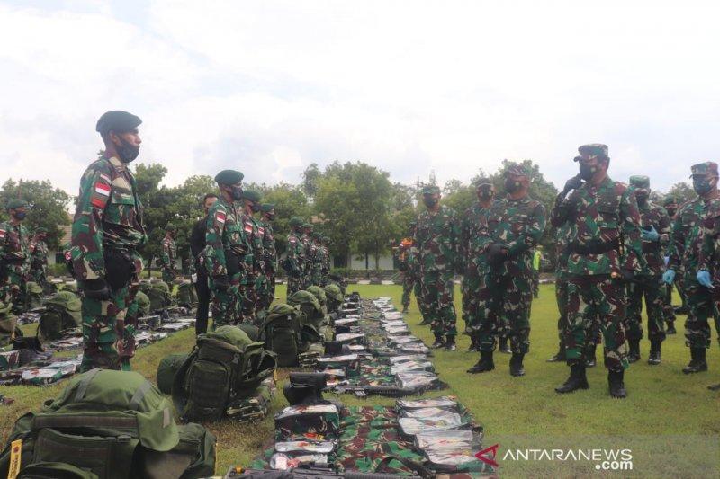 Begini Cara Panglima TNI Cek Kesiapan Yonif Para Raider 501/BY di Madiun