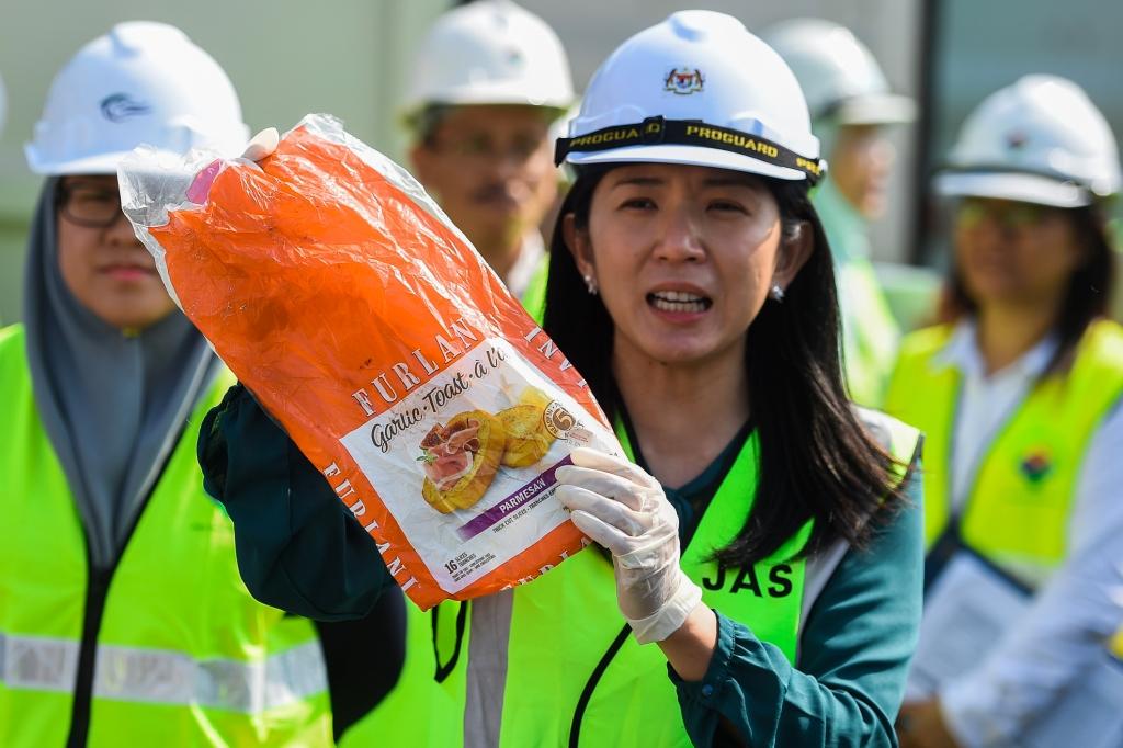 Malaysia Kembalikan Plastik ke Negara Asal