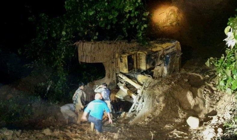 Excavator Terseret Longsor Masuk Jurang di Tapin, Operatornya Tewas