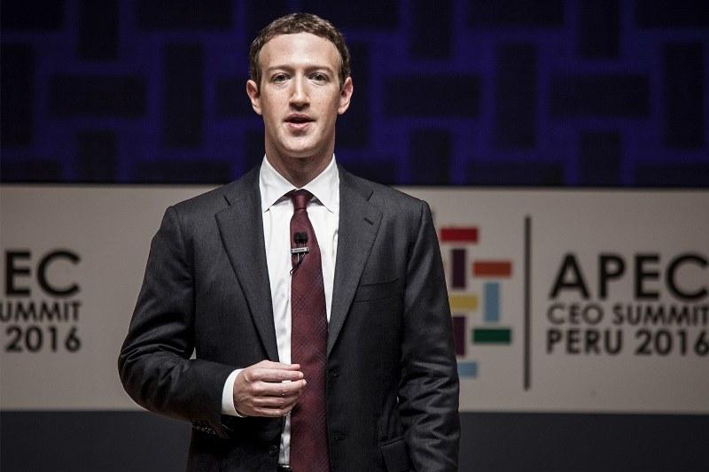 Mark Zuckerberg Tampil Rapi Saat Sidang