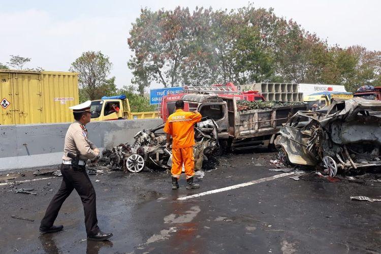 Kecelakaan di Tol Cipularang akibat Dump Truk Overload