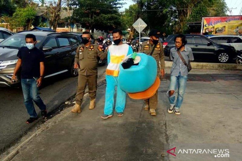 Ini Alasan Tertibkan Badut di Lampu Merah