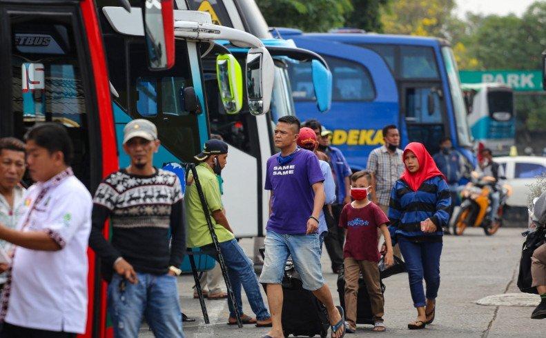 Penumpang Bus di Termina Kalideres Turun Drastis