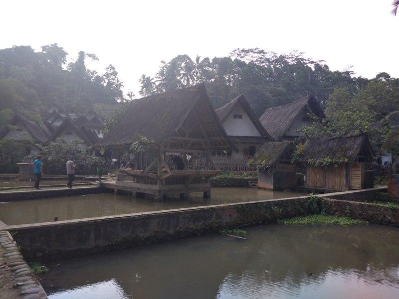 Oleh-oleh Cantik dari Kampung Naga Tasik