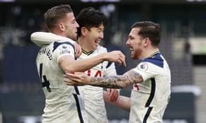 Tottenham Merangsek ke Peringkat Tiga Usai Taklukkan Leeds 3-0