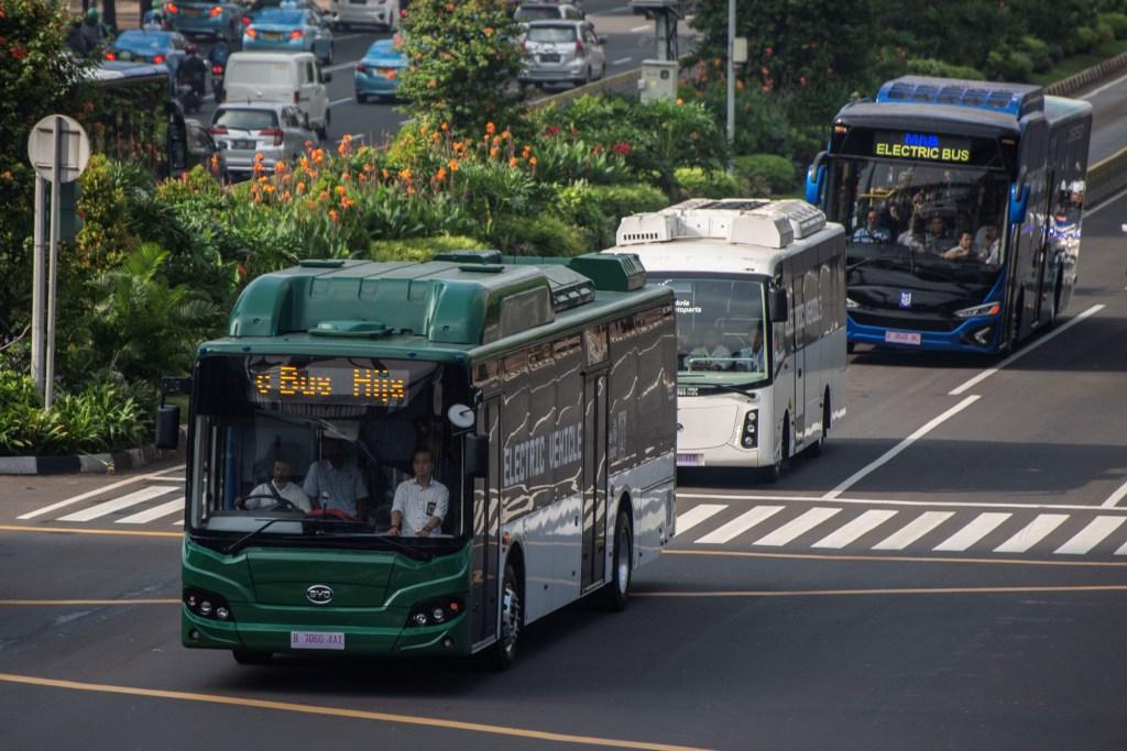Tiga Bus Listrik Diuji Coba