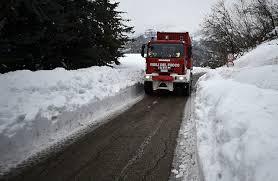 Damkar Selamatkan 200 Orang dalam Insiden Salju Tebal di Italia