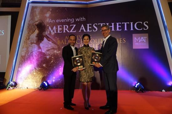 Jakarta Aesthetic Clinic Raih Penghargaan Golden Record Award 2017 