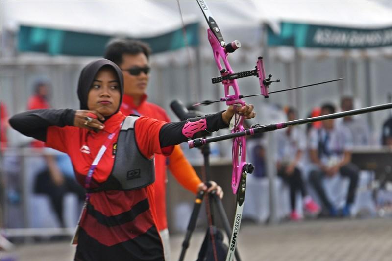 Diananda Sumbang Medali Perak