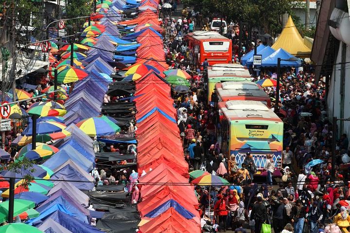 Pedagang Tanah Abang Sosialisasikan Sky Bridge