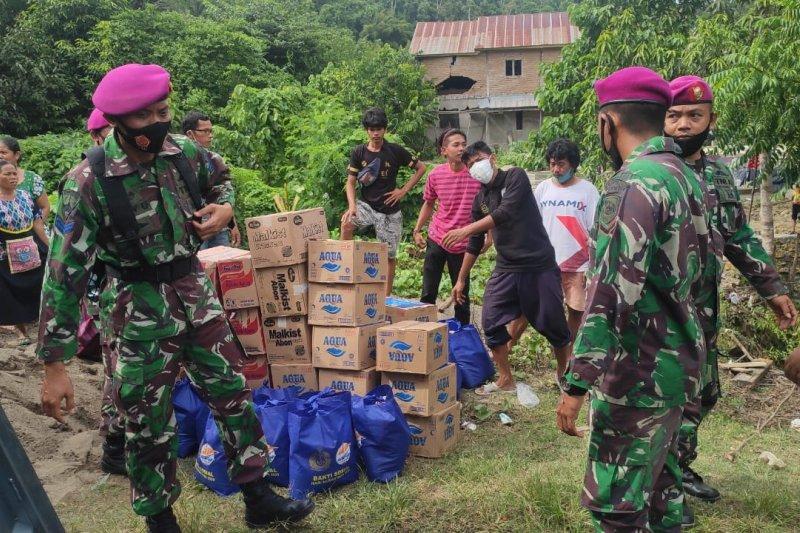 Satgas Bencana TNI AL Distribusikan  Bantuan ke Posko Pengungsian