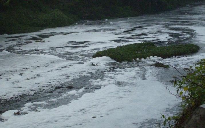 Pencemaran Sungai Cirarap Semakin Parah
