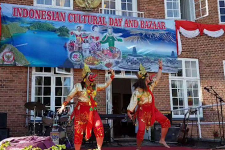 Warga Denmark Antusias Kunjungi Bazar Indonesia