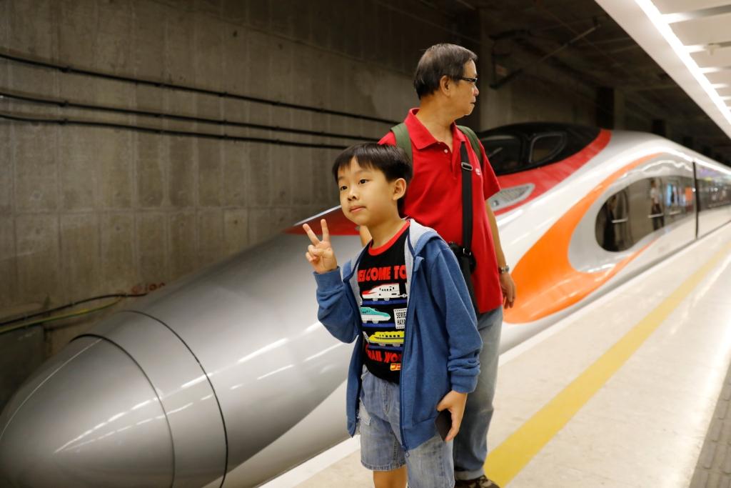 Tiongkok Bangun Terowongan Kereta Cepat Bawah Laut