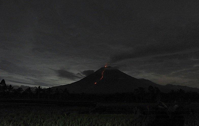 Warga Diimbau Tak Beraktivitas di Radius 1 Km dari Puncak Semeru