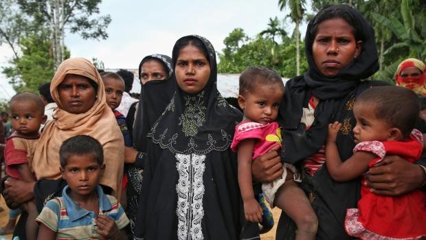 Puluhan Ribu Etnis Rohingya Terdampar di Perbatasan Bangladesh