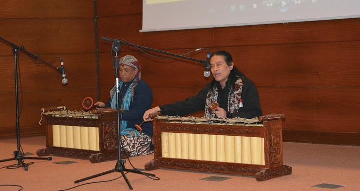 Tembang Macapat Meriahkan Hari Bahasa di Rabat