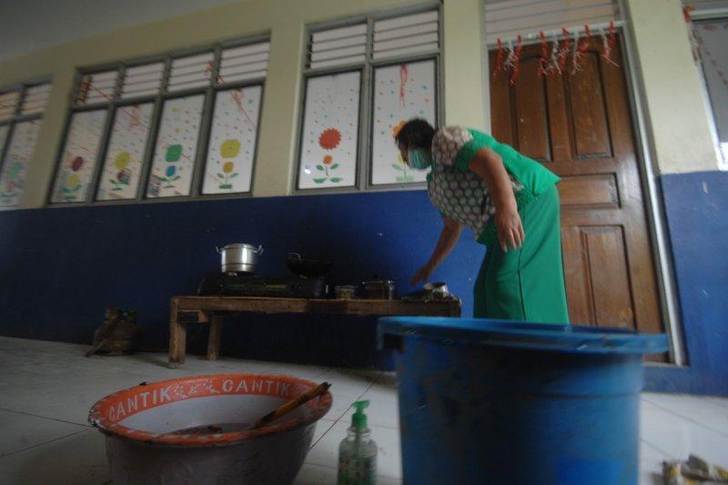 Warga Korban Banjir di Manado Masih Bertahan di Tempat Pengungsian