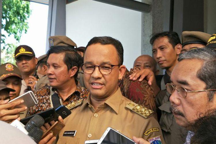 Anies Ajak Orang Tua Antar Sekolah