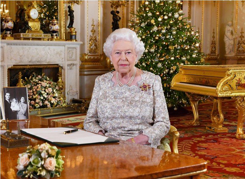 Ratu Elizabeth Tertangkap Kamera Menyetir tanpa Sabuk Pengaman