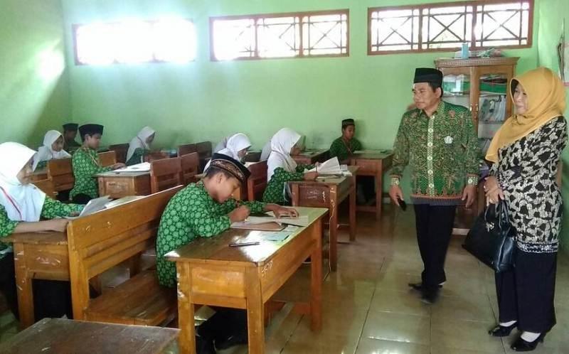 Sekolah Dilarang Gelar Madrasah Diniyah Sendiri