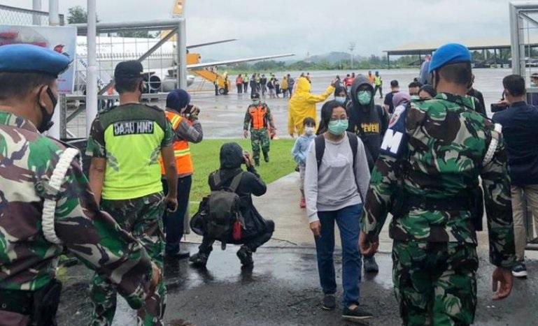 Puluhan Pengungsi Pascagempa Sulbar Tiba di Makassar