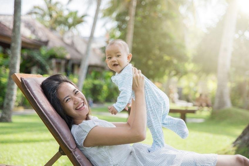 Anak Tidak Perlu Buka Baju Saat Berjemur