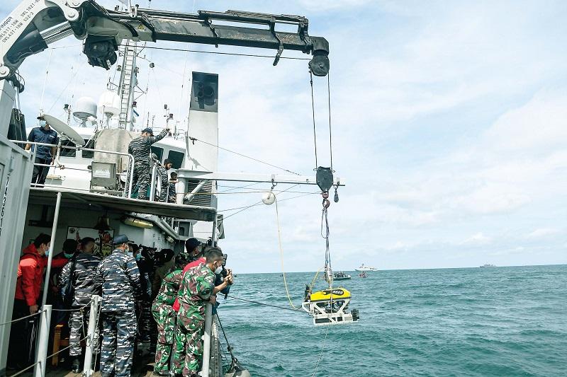 TURUNKAN ROBOT BAWAH LAUT