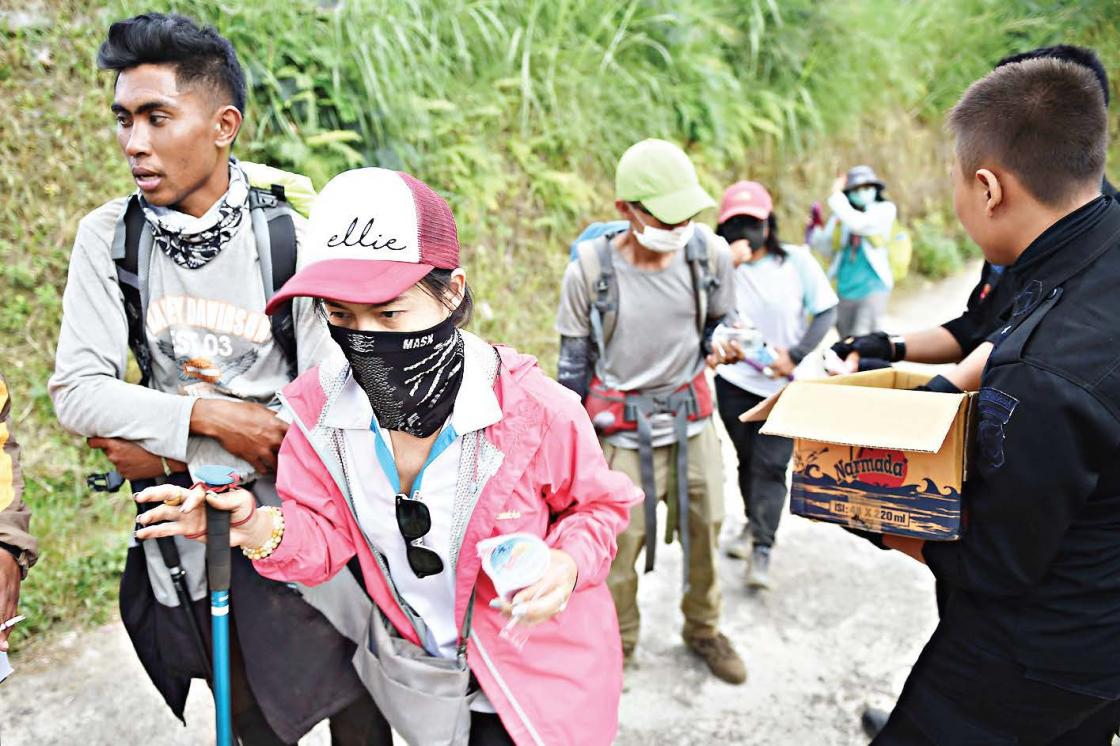 Warga Korban Gempa Trauma Kembali ke Rumah