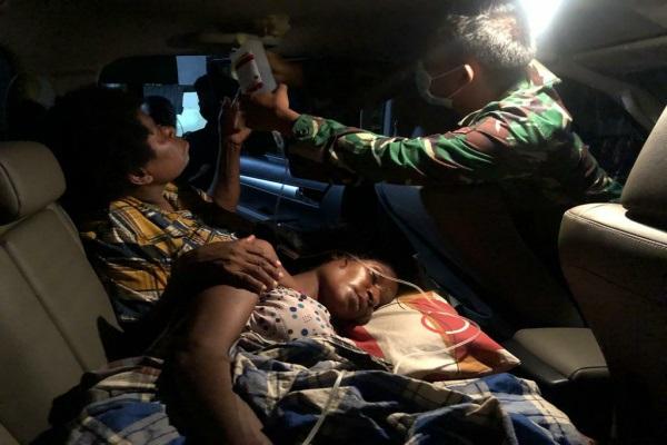 Kisah Heroik, Prajurit TNI Menyelamatkan Warga yang Alami Pendarahan Hebat