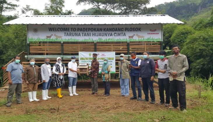 Tingkatkan Ekonomi Warga dengan Bantuan Kandang