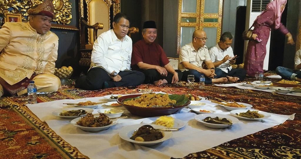 Memuliakan Tamu melalui Budaya Kebersamaan