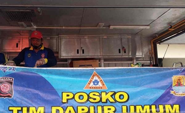 Dinsos Cirebon Dirikan Dapur Umum Bagi Korban Puting Beliung