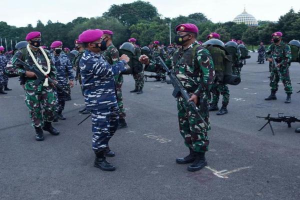 Pulang Tugas dari Natuna, Prajurit Marinir Langsung Disambut Jenderal Bintang Satu