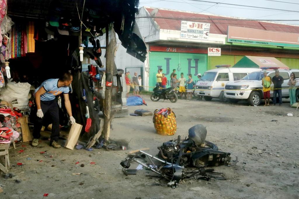 Filipina Buru Dua Pelaku Bom di Isulan