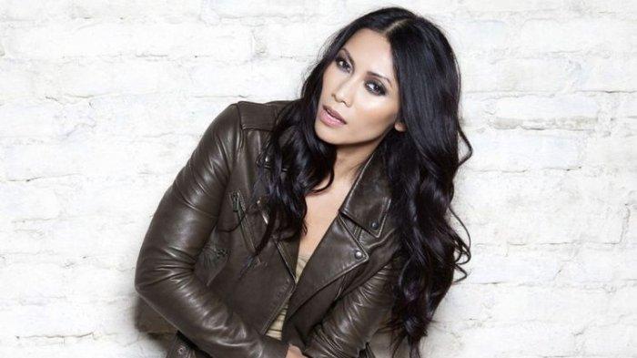 Anggun Raih Penghargaan Top 10 Billboard