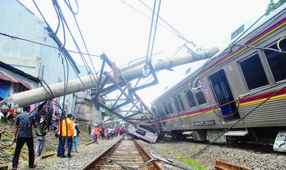 KRL Anjlok, 19 Orang Luka-luka