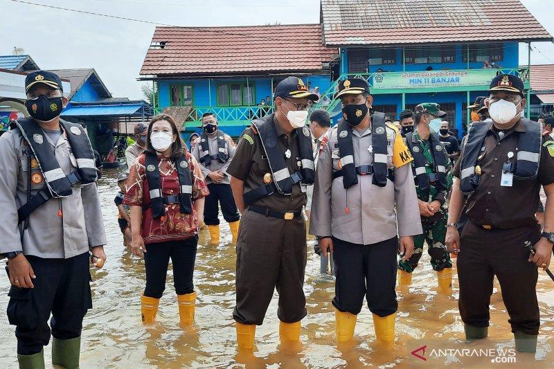 Kapolda Kalsel: Mari Bangkit Optimisme di Tengah Banjir