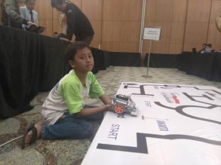 Siswa SD Tangsel Sabet Emas Robotik Maze Solving