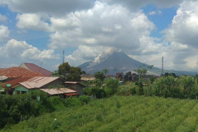 Gunung Sinabung Luncurkan Awan Panas Guguran Sejauh 2.500 Meter