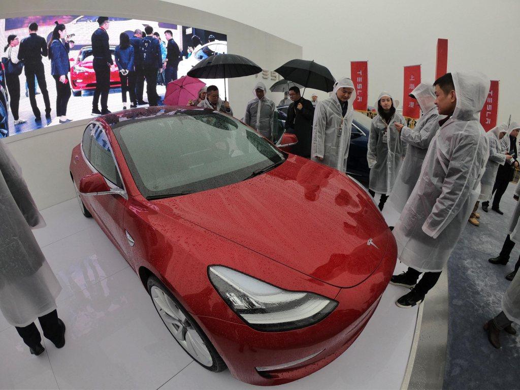 Tesla Mulai Jual Mobil Listrik Model 3 Secara Daring