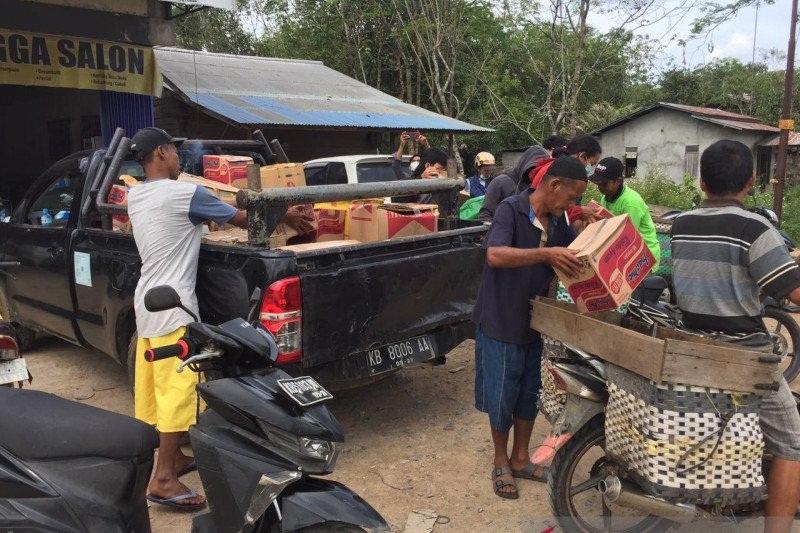 Pecinta Alam se Kalbar Distribusikan Bantuan ke Wilayah Bencana 