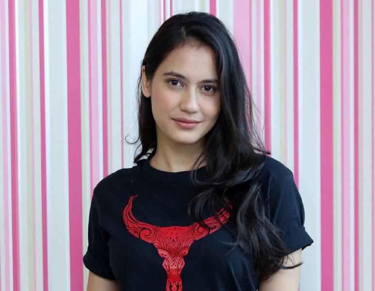 Pevita Pearce Kepergok Jalan Bareng Ariel Noah