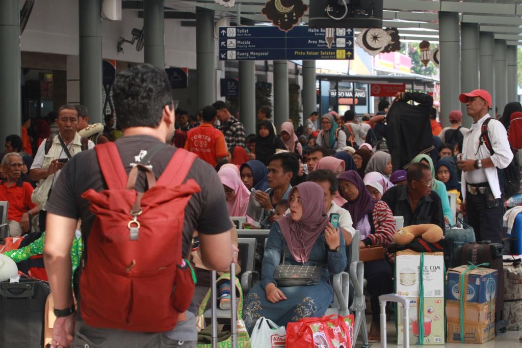 Angkutan Malam Hari Siaga di Terminal Kampung Rambutan