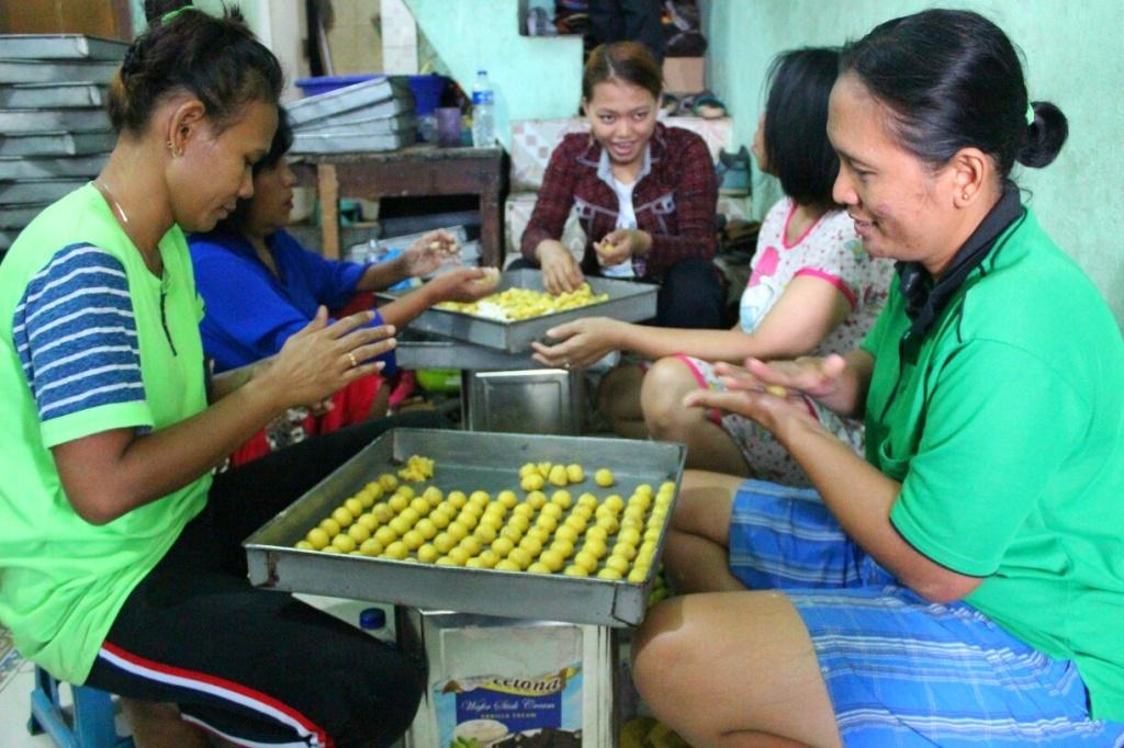 Usaha Kue Kering Lebaran Kebanjiran Pesanan