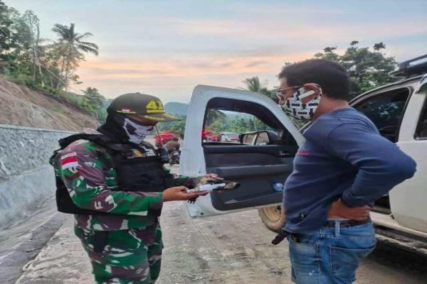 Prajurit Kostrad Geledah Seorang Pria, Barang Mengerikan Pun Ditemukan