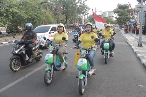 Peringati Kemerdekaan RI dengan Gowes Sepeda Listrik