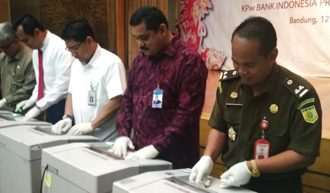 BI Jabar Musnahkan 14.294 Lembar Uang Kertas Palsu